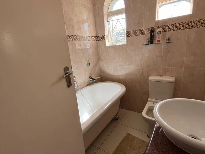 Helensvale furnished house to rent 