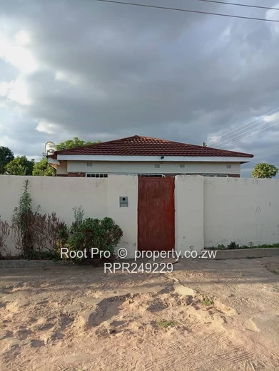 GLEN NORAH B HOUSE FOR SALE – USD 62,000 Situated on a corner stand measuring 250m², this well-maint