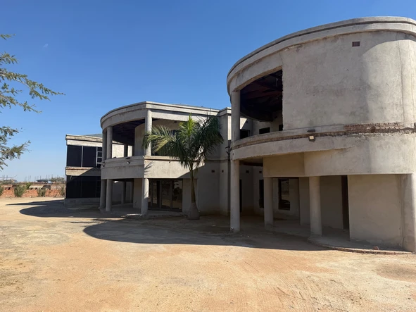 6 Bedroom House