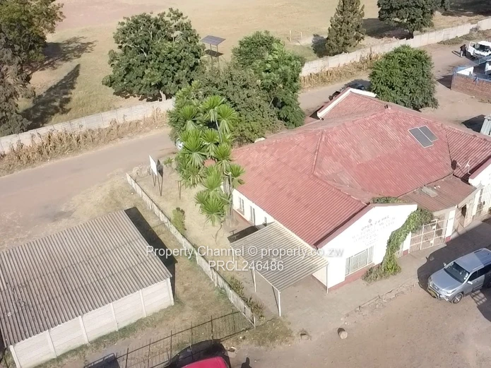 Glen Norah Medical/Commercial Property — 450 m², Accessible