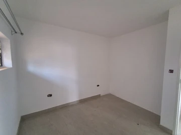 2 Bedroom Flat & Apartment