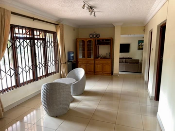 Elegant Family Home with Luxurious Amenities in  Chisipite