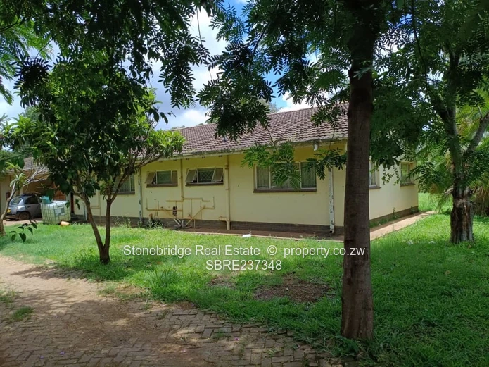 4 Bedroomed house in Mashumavale, kadoma for sale