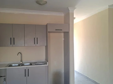 2 Bedroom Flat & Apartment