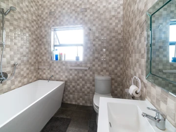 3 Bedroom Flat & Apartment