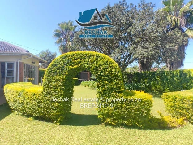Spacious 4-Bed Selbourne Park Home - Manicured Garden & Borehole