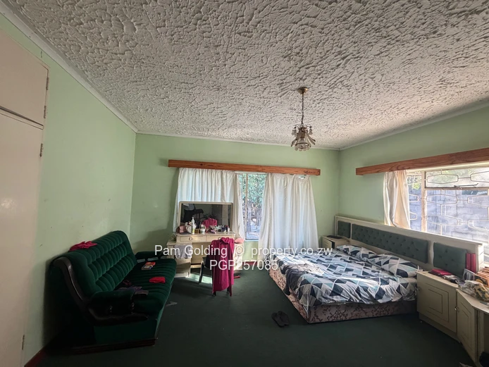 House for Sale in Hillside