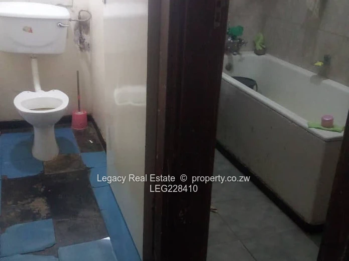 Avondale First-Floor Flat with Garage & Borehole