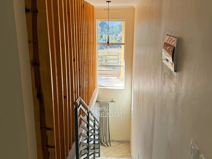 Sunny 3-Bed Apartment with Garden & Balcony in Greystone Park