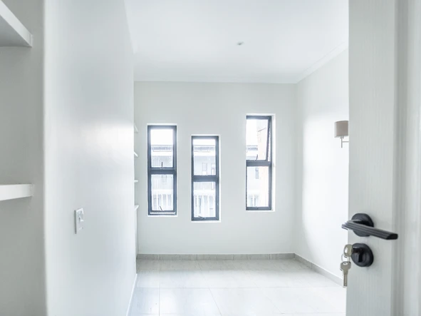 2 Bedroom Flat & Apartment