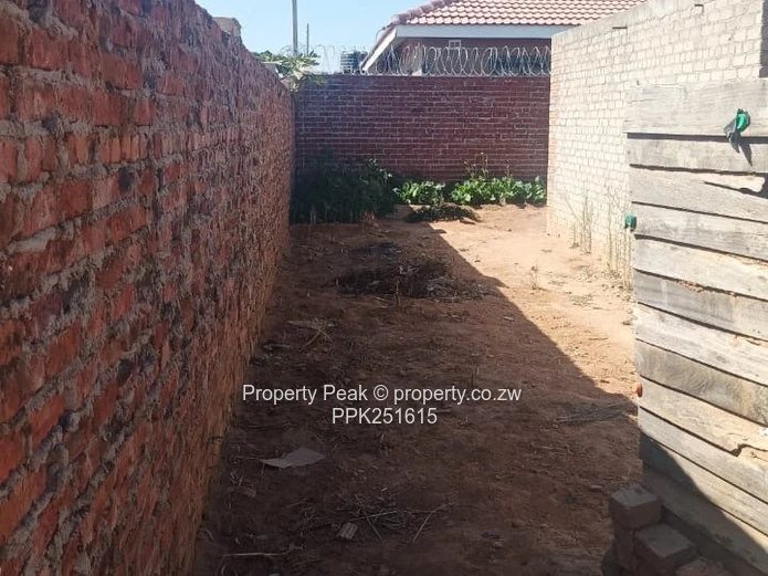 Adelaide Park: Incomplete 3-Bed , Garage, Main En-Suite