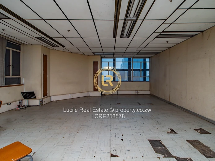 Commercial Space To Let – Karigamombe Building