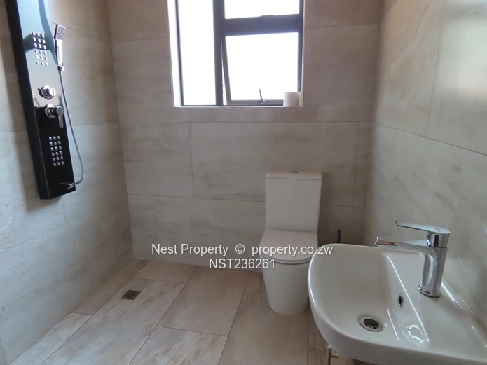 Townhouse Modern - 6 Bed House in Rolf Valley!