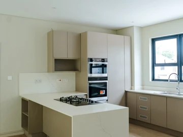 5 Bedroom Garden Flat