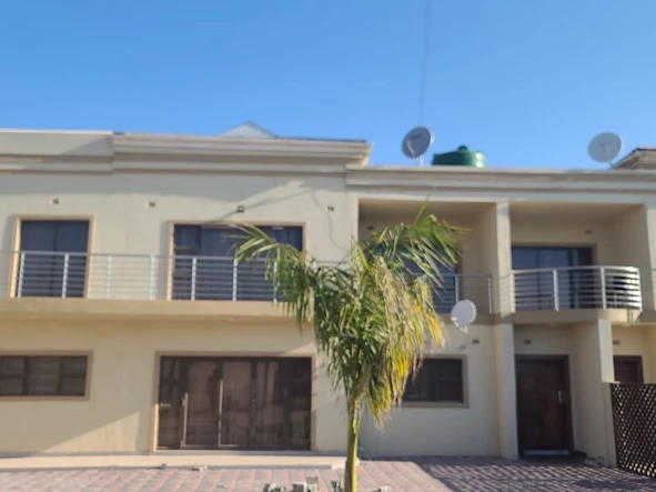 3 Bedroom Flat & Apartment
