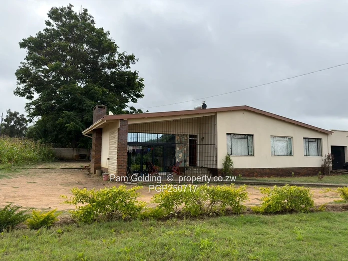 Woodlands – Family Home With 3-Bedroom Cottage For Sale