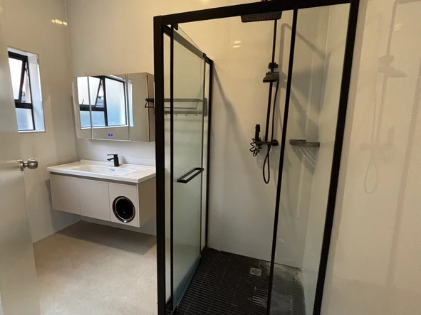 4 Bedroom Flat & Apartment
