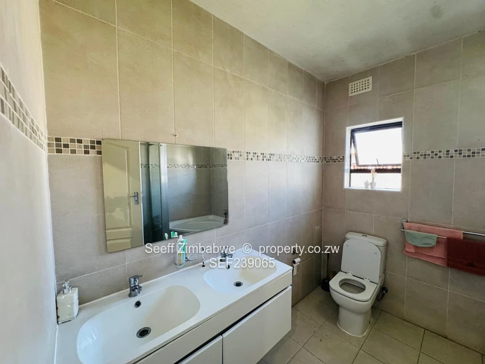 Elegant 5bed home for sale in Sandton Park