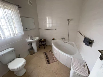 3 Bedroom Flat & Apartment