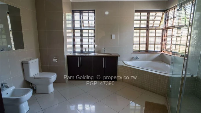 Stunning Executive Home In An Exclusive Complex