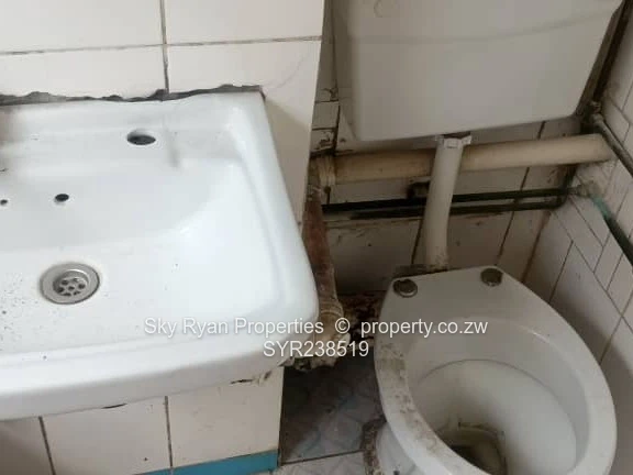 bedsitter in Avenues for sale 