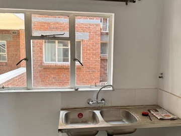 2 Bedroom Flat & Apartment