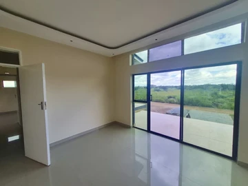 4 Bedroom Flat & Apartment