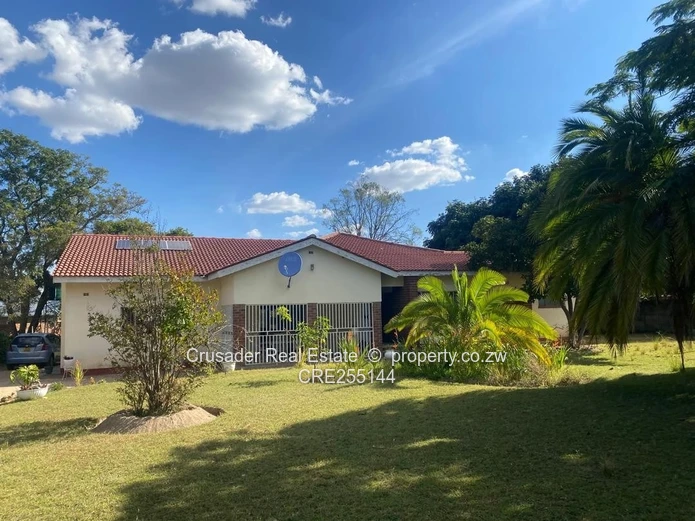 A  4 Stunning 4 Bedroomed House For Sale In Hatfield.Suitable For Cluster Development