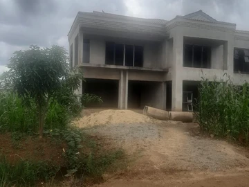 6 Bedroom House