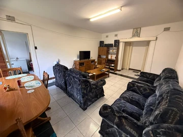 2 Bedroom Flat & Apartment
