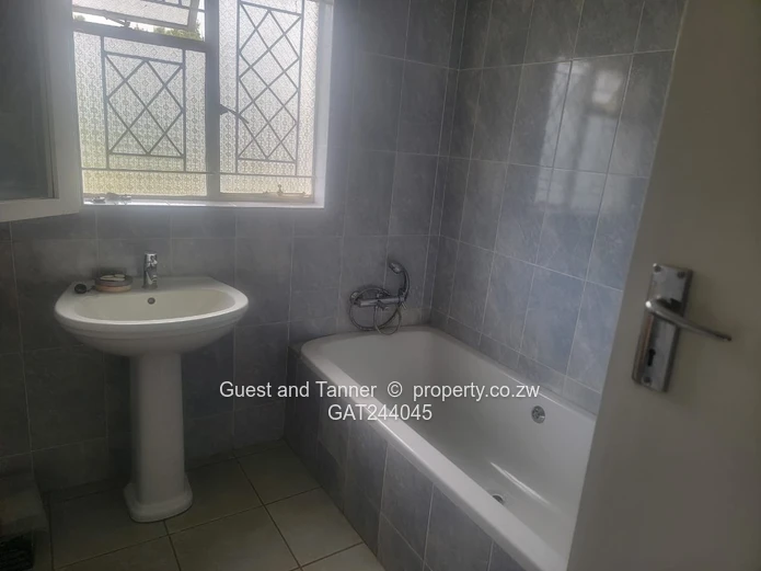 9 Bedroomed house For Sale In Gunhill