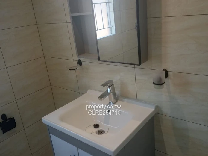 Modern 1BR House with Borehole & Garden, Bluff Hill, Harare