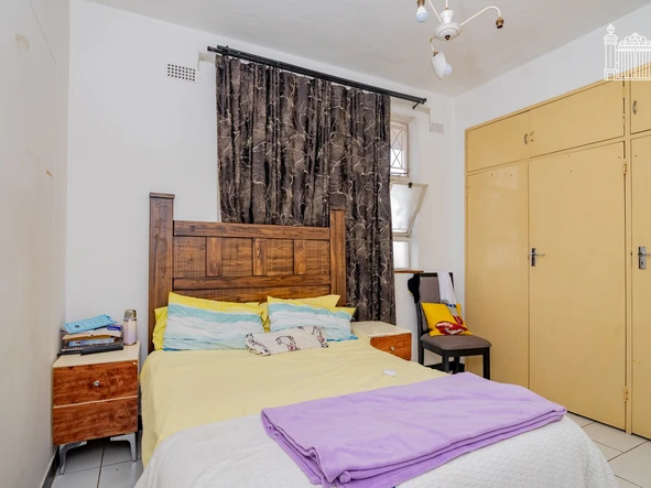 2 Bedroom Flat & Apartment