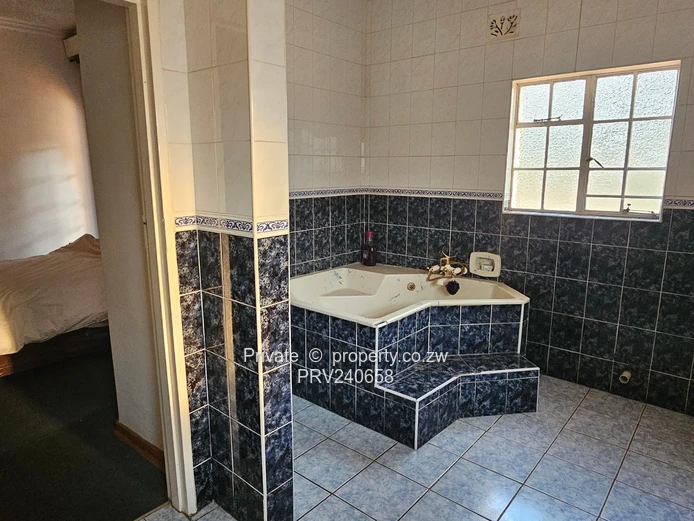 Spacious 6-Bedroom Dream Family Retreat with Stunning garden & Panoramic View