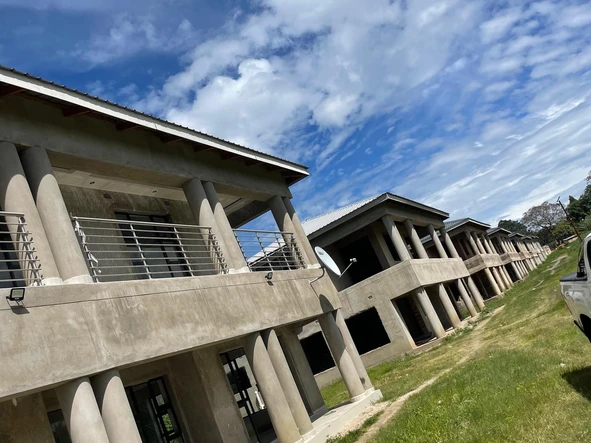 2 Bedroom Flat & Apartment