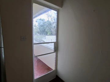 2 Bedroom Flat & Apartment