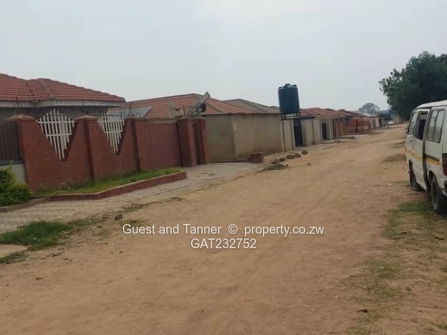 Glen View 1 Riverside 4-BR House for Sale Near Harare – Secure Home with Solar and Developer Cession