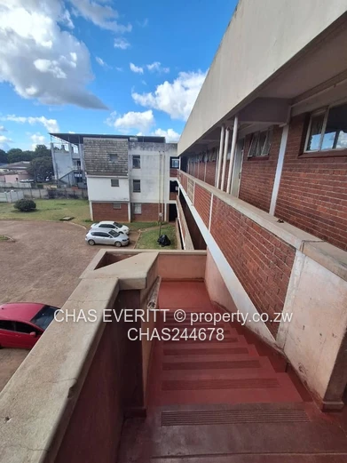 2 Bed Flat  To Let in Eastlea