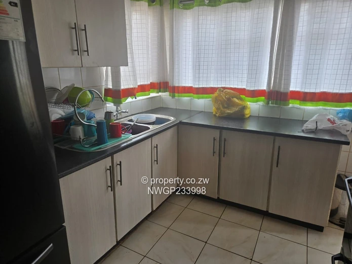 Montrose, Bulawayo South — 3-Bed House on 1600m² with Pool & Borehole