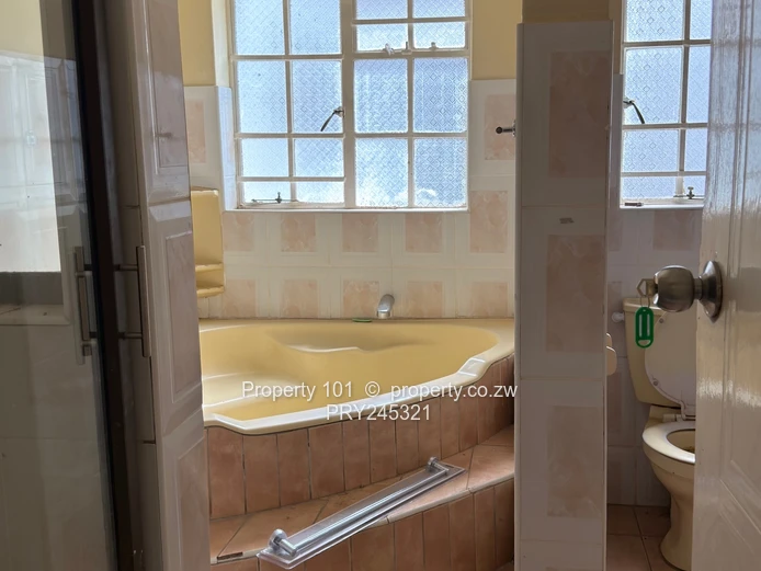 Price on application-Rental 5 bedrooms house in Borrowdale west