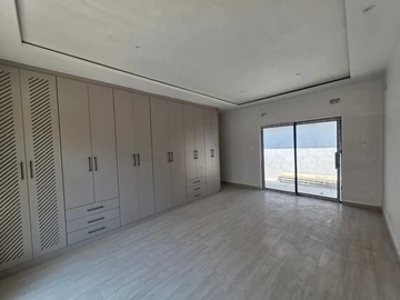 4 Bedroom Flat & Apartment