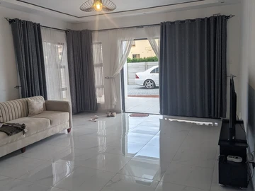 2 Bedroom Flat & Apartment