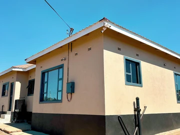 4 Bedroom Flat & Apartment