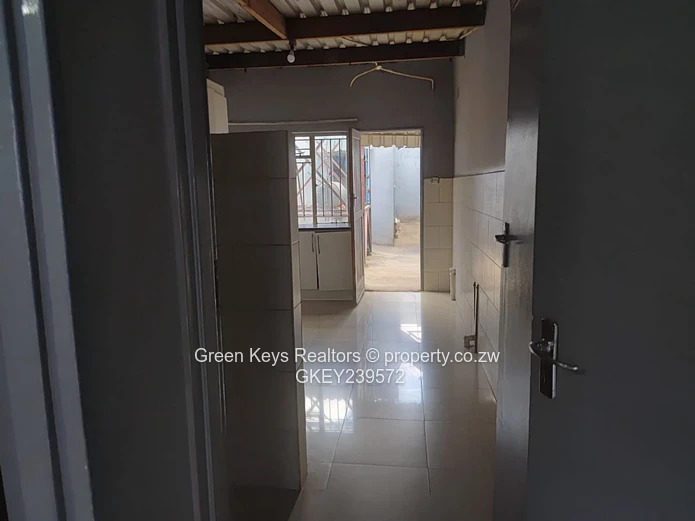 Chitungwiza Seke shop for sale