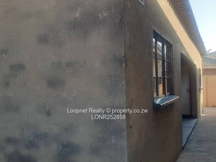 Affordable 2-Roomed Cottage with Verandah in Mainway Meadows