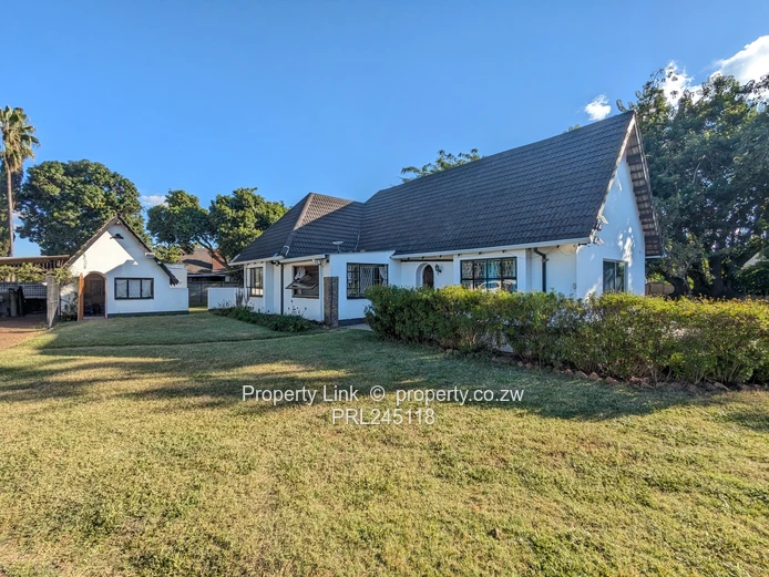 3 Bed 1.5 Bathroom House - Available 1 May