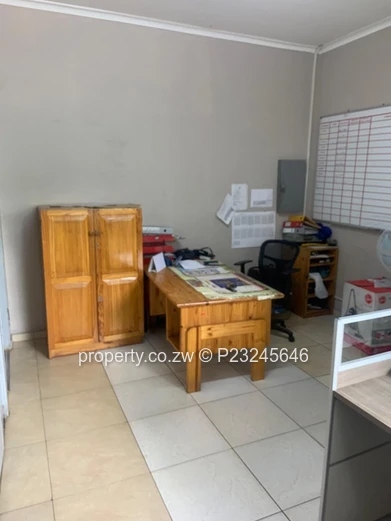 420 m² Milton Park Office - Borehole ,Paved Parking Space and Caretaker's cottage  (Sole Mandate)