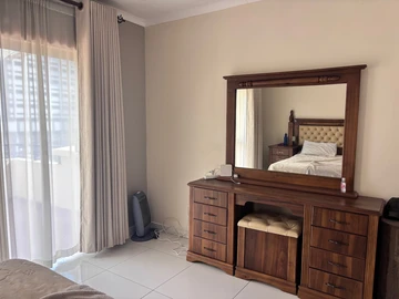 2 Bedroom Flat & Apartment