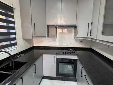 4 Bedroom Flat & Apartment