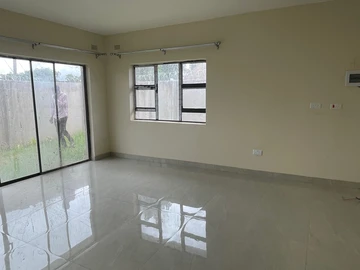 2 Bedroom Flat & Apartment